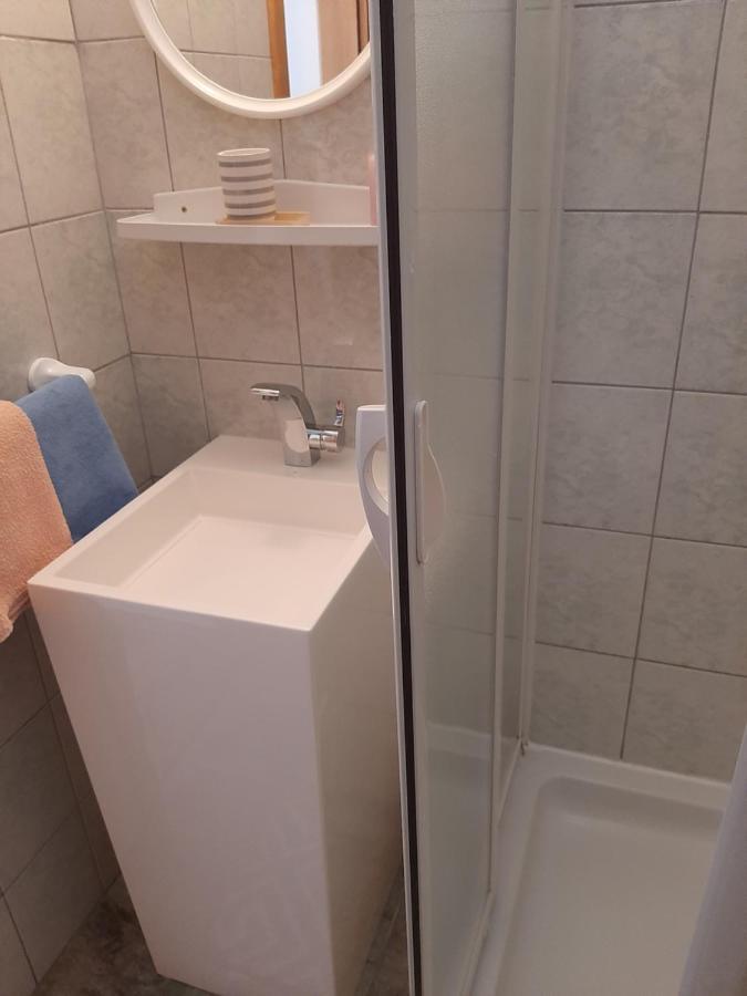 Apartments Marta Starigrad Paklenica Ngoại thất bức ảnh