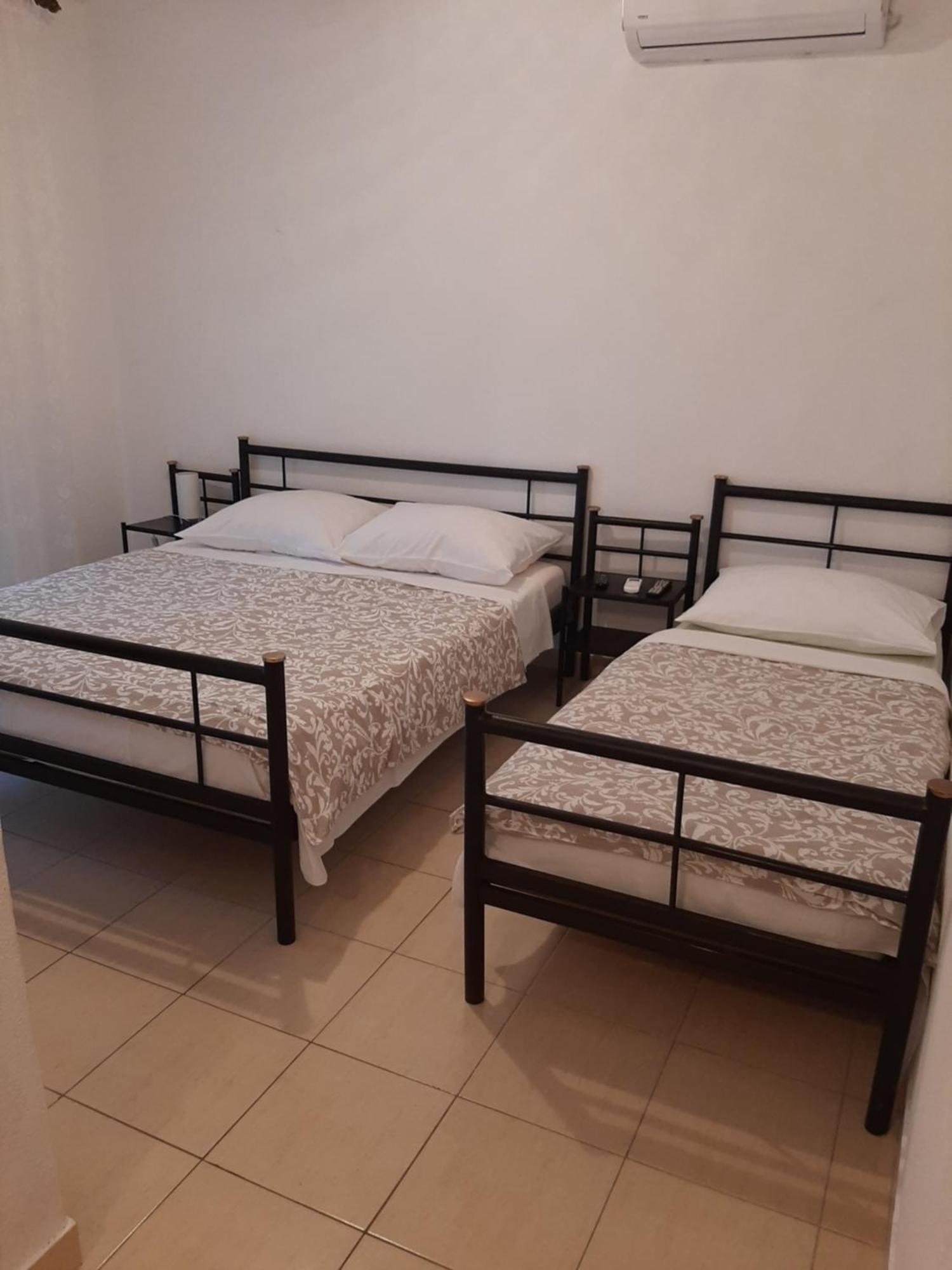 Apartments Marta Starigrad Paklenica Phòng bức ảnh