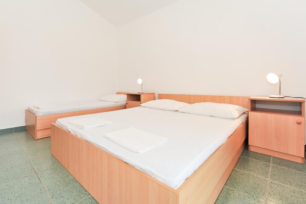 Apartments Marta Starigrad Paklenica Phòng bức ảnh